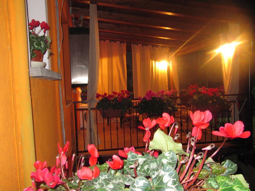 Montagne Rocciose Bed & Breakfast Frascineto Exterior photo