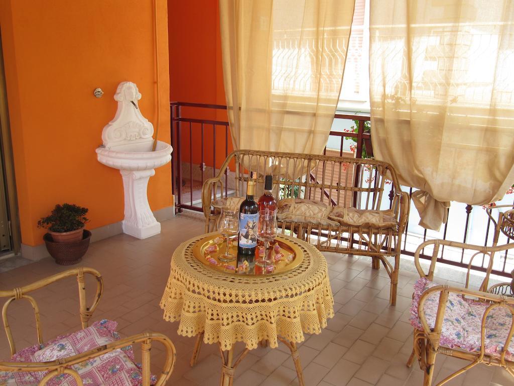 Montagne Rocciose Bed & Breakfast Frascineto Exterior photo